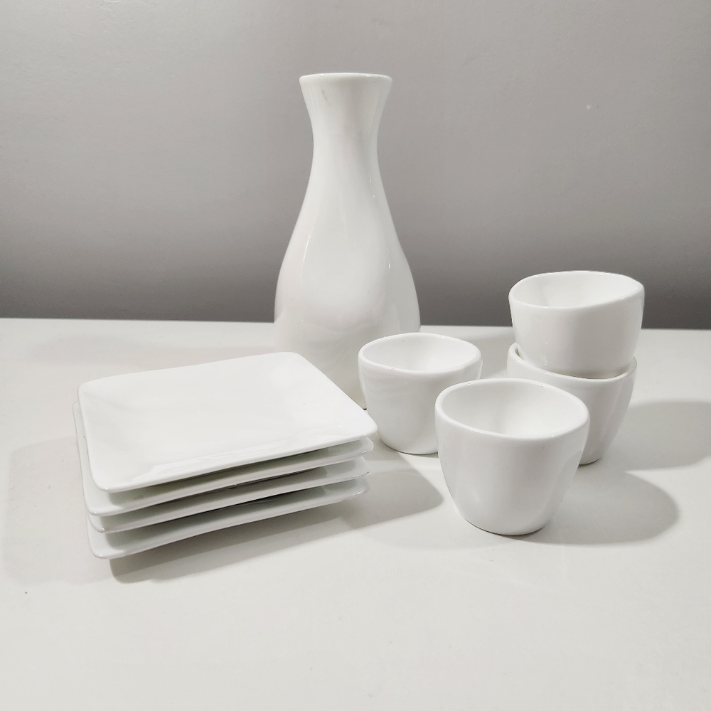 Izabel Lam White Sake Set
